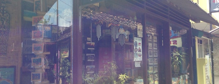 The Lucky Boomerang Bookshop is one of yogya.