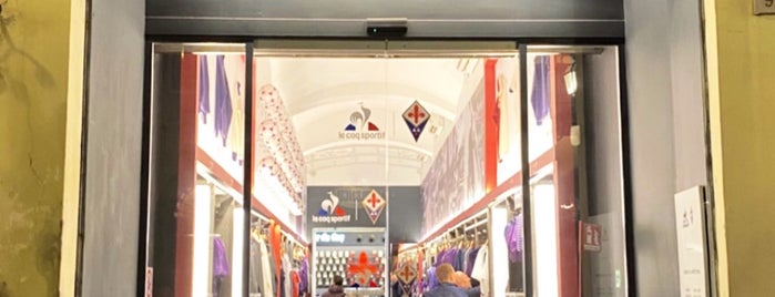 Fiorentina Store is one of สถานที่ที่ Luis Arturo ถูกใจ.