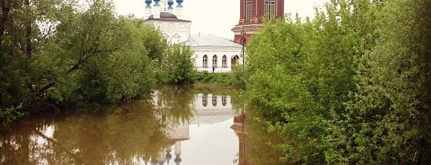 Церкви Великомученника Никиты (1796) и Светителя Николая (1769) is one of Золотое Кольцо России и другие города.