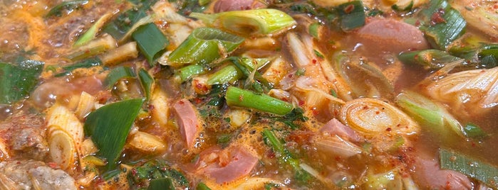 원조 삼거리 부대찌개 전문 is one of 음식점.