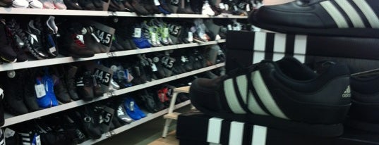 Adidas Outlet Store is one of Locais curtidos por Ruslan.