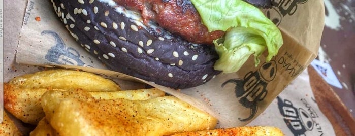 Daily Dana Burger & Steak is one of Ebru'nun Beğendiği Mekanlar.