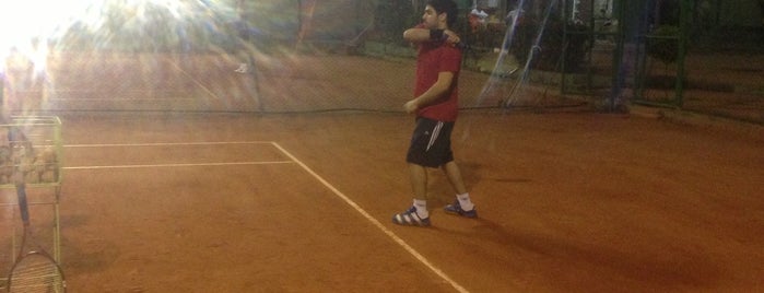 Open Tennis Academia is one of Colégios.