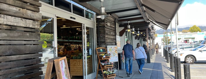 Whole Foods Market is one of Kimmie's Saved Places.