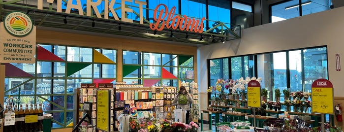 Whole Foods Market is one of Tempat yang Disukai Rex.