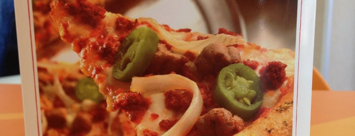 Domino's Pizza is one of Locais curtidos por José.