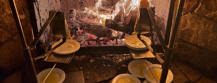 Fireside Dining is one of Locais salvos de Amir.