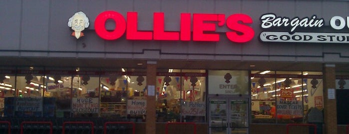 Ollie's Bargain Outlet is one of สถานที่ที่ Aaron ถูกใจ.