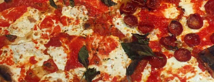Grimaldi's Pizzeria is one of NY restaurantes BBB.