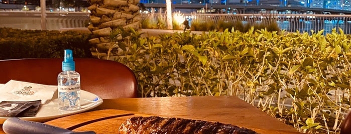 Nusr-Et Steakhouse Abu Dhabi is one of Locais salvos de Neel.