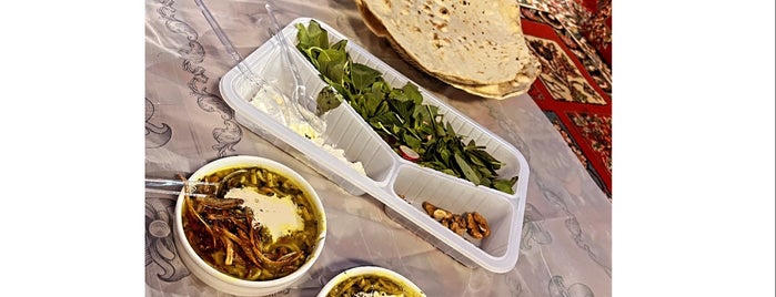 Dehkadeh Traditional Restaurant | باغچه خانوادگی دهکده is one of پنج شنبه های خوشحالی.