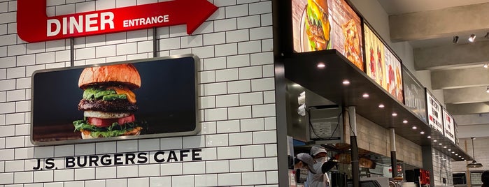 J.S. BURGERS CAFE is one of swiiitchさんのお気に入りスポット.