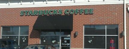 Starbucks is one of Tempat yang Disukai Dennis.