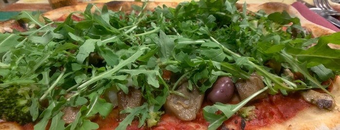 Sotto Pizzeria Italiana is one of Lugares favoritos de Adrian.