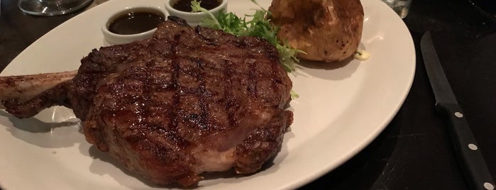 Kingsleys Australian Steakhouse is one of Tempat yang Disukai James.