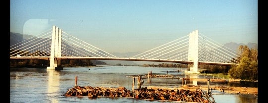 Pitt River Bridge is one of สถานที่ที่ Dan ถูกใจ.