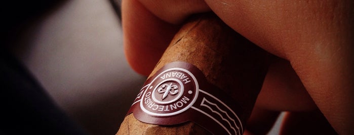 Whistler Cigar Company is one of Lieux qui ont plu à Dan.