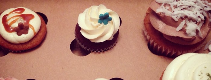 Clever Cupcakes is one of Posti che sono piaciuti a Dan.