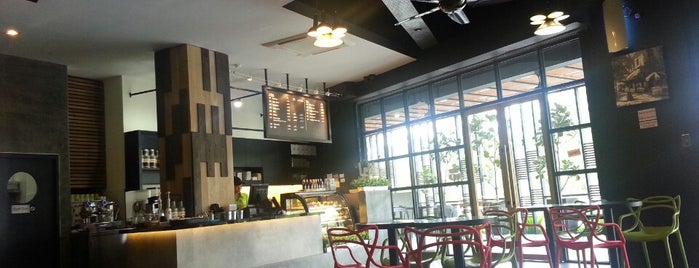 Lequa Cafe is one of Hangouts in Johor Bahru..