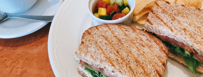 Lien SANDWICHES CAFE 横浜店 is one of カフェ 行きたい3.