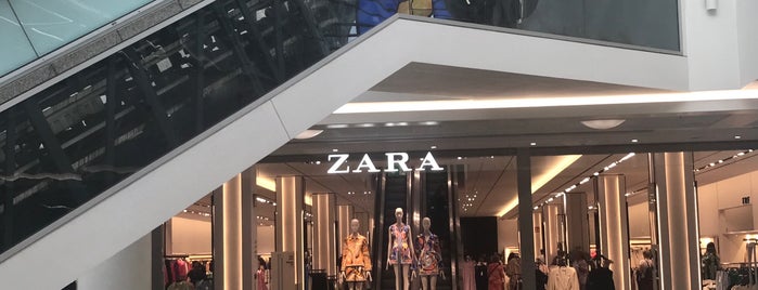 Zara is one of İngiltere Londra Gezi 😎.