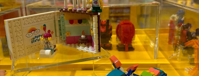 The LEGO Store is one of Bowskis take Chicago.