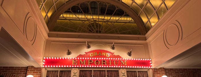Grand Emporium is one of Posti che sono piaciuti a Vic.