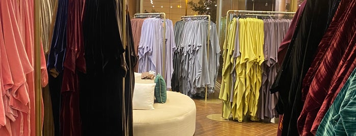 Nouf Al Sudairi is one of Abaya stores in Riyadh.