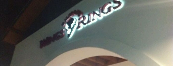 Buffalo Wings & Rings is one of Tempat yang Disukai Michael.