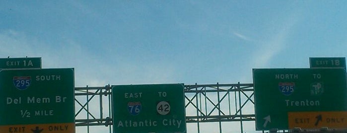 Welcome To New Jersey Sign is one of Orte, die Daina gefallen.