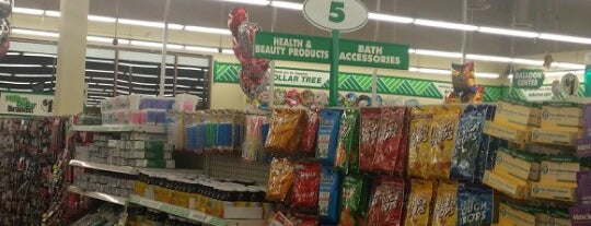 Dollar Tree is one of Tasiaさんのお気に入りスポット.
