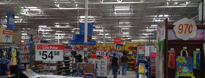 Walmart Supercenter is one of Locais curtidos por Lamya.