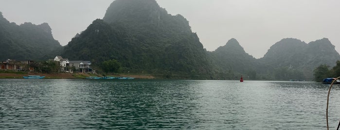 Vườn Quốc Gia Phong Nha-Kẻ Bàng (Phong Nha-Ke Bang National Park) is one of Вьетнам.