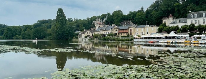Le Chalet du Lac is one of La France.
