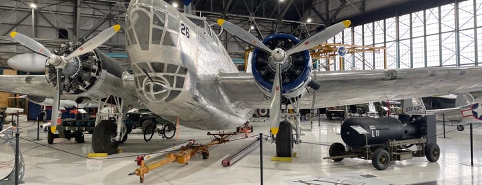 Wings Over the Rockies Air & Space Museum is one of Tempat yang Disukai Wendy.