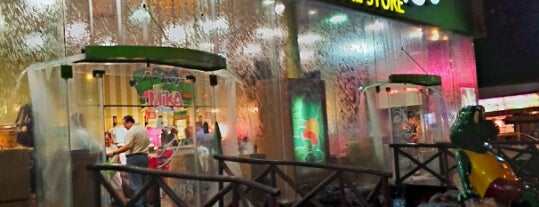 Señor Frog's is one of Locais curtidos por Gran.