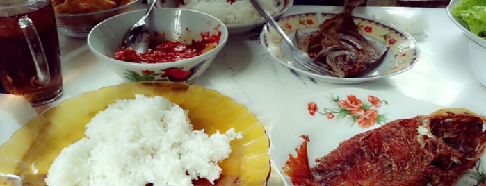 Ikan goreng ibu RT is one of Favorite Food.