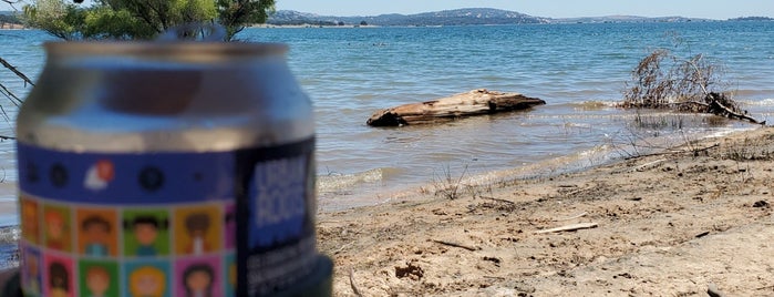 Folsom Lake State Recreation Area is one of Locais curtidos por Justin.