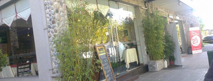 Café Alvear is one of Lugares favoritos de Alberto J S.