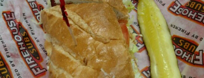 Firehouse Subs is one of Bradley'in Beğendiği Mekanlar.