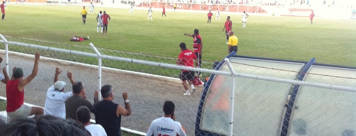 Estádio 2 de Julho is one of Primeira.