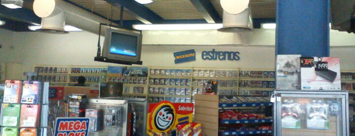 Blockbuster is one of Locais curtidos por Rosse Marie.