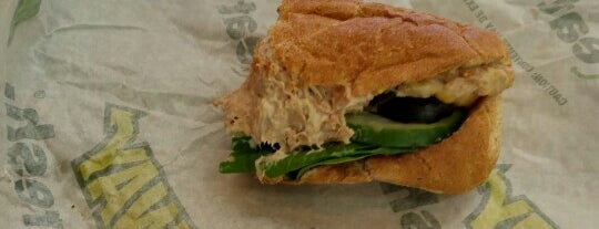 SUBWAY is one of Lugares favoritos de Sandra.