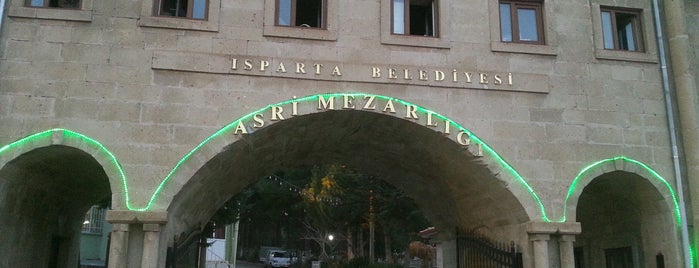 Isparta Asri Mezarlık is one of Tempat yang Disukai İlkben.