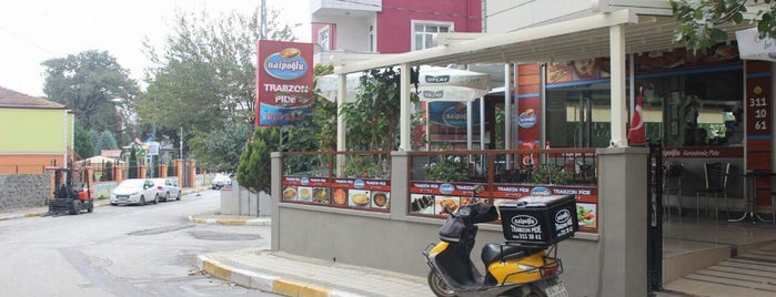 Bosphorus FilmCafe is one of สถานที่ที่ HANDE ถูกใจ.