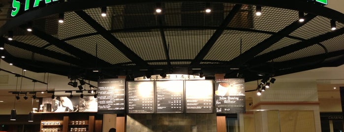 Starbucks is one of Coffeeで一息.