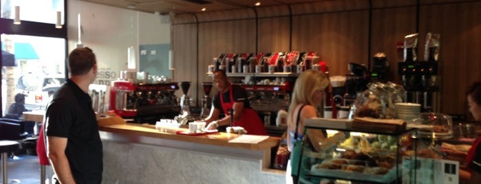 Aroma Espresso Bar is one of Miami Beach free wifi/coworking.
