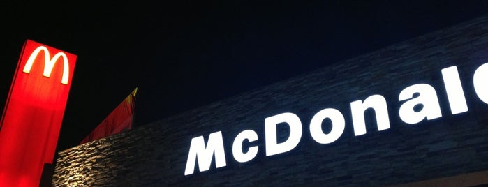 McDonald's is one of Tempat yang Disimpan JRA.