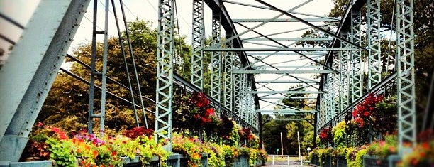 Flower Bridge is one of Lugares favoritos de Matthew.