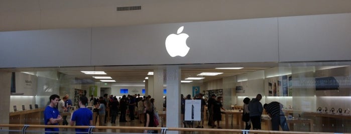 Apple International Plaza is one of Lieux qui ont plu à Tits McGee.